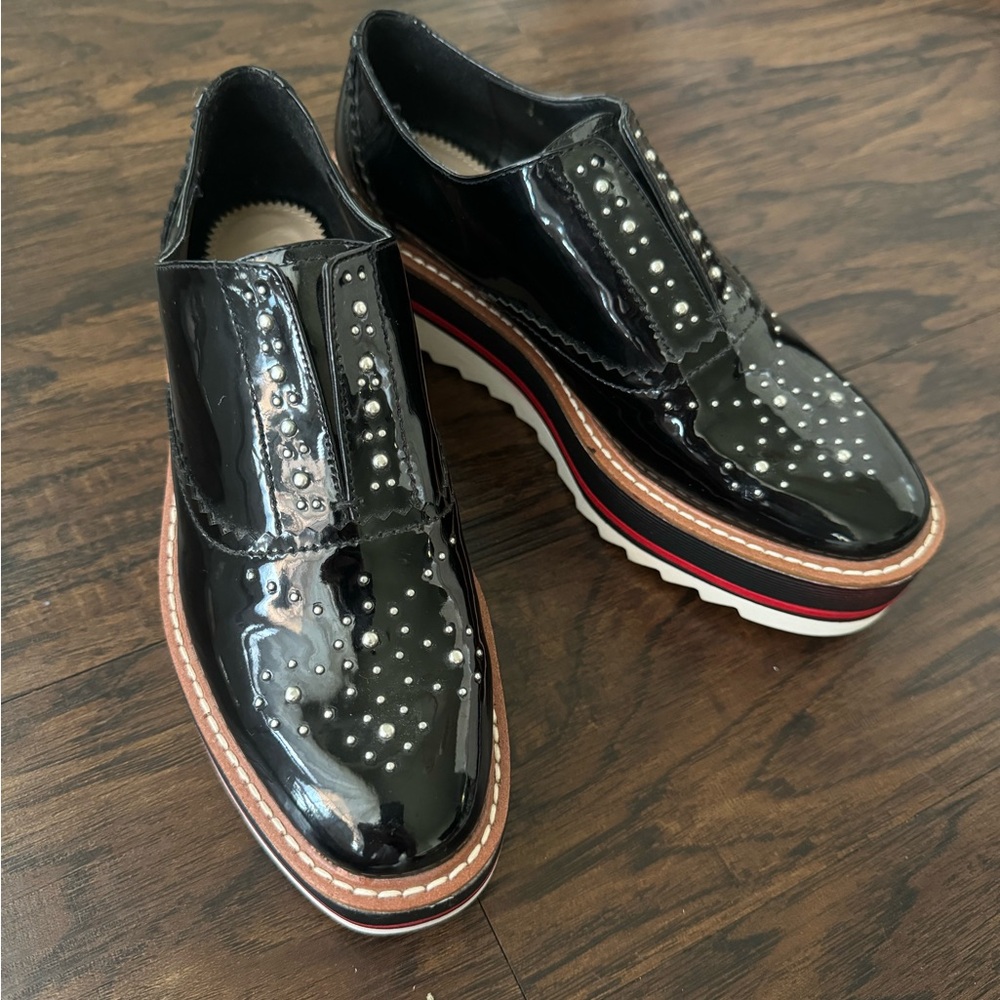 Black Oxford Shoes with Perforated Design and Contrasting Sole